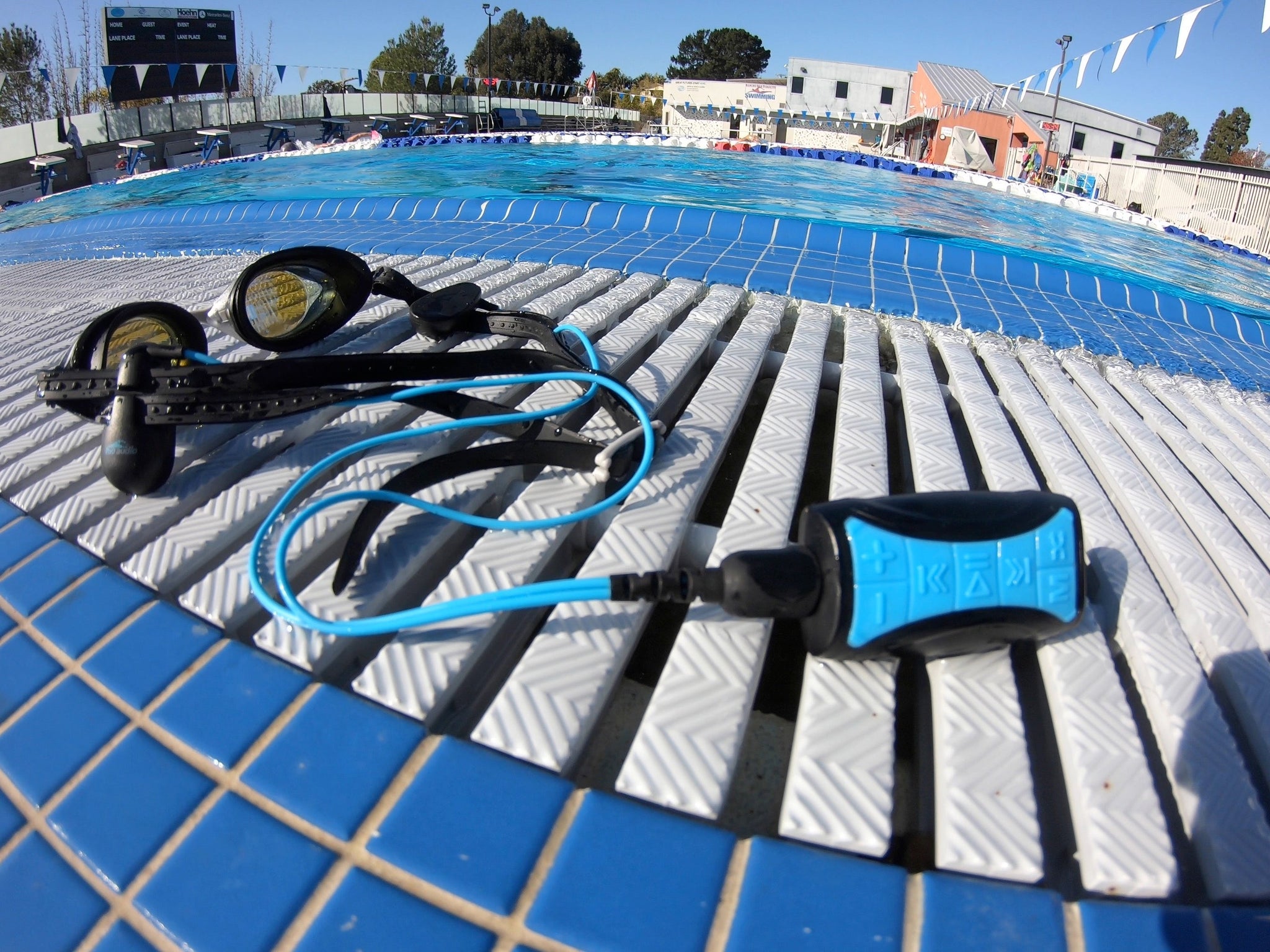 H2O Audio Stream 3 PRO y Surge S+ Auriculares – Reproductor de MP3  impermeable de música subacuática para nadar con Bluetooth y cable corto